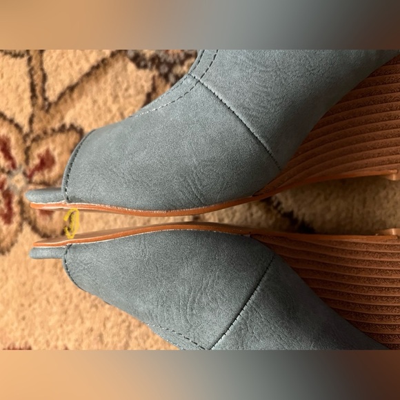 Journee Collection Camia Blue Wedges Size 7 New In Box - Picture 12 of 16